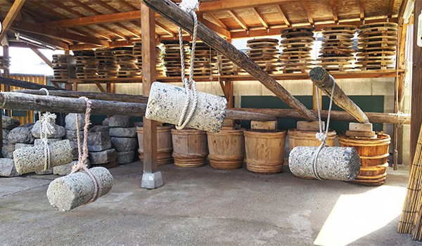 天秤押し（重石でゆっくり圧をかける）